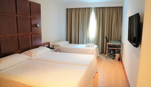 Habitación triple (L, 1 adult + 2 children)