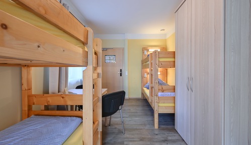 Habitación cuádruple, baño compartido