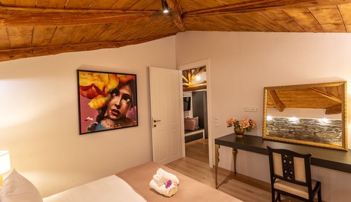 Suite superior, vistas parciales al mar (Odysseus)