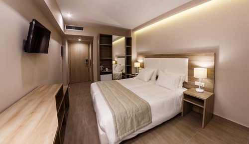 Habitación superior con 1 cama doble o 2 individuales