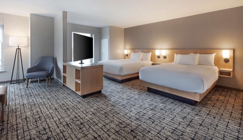 Habitación Deluxe, varias camas (Avenir Center View)