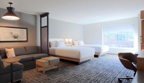 Habitación de diseño, varias camas, bañera (2 Queen Beds with Sofa bed)