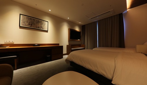Deluxe Twin (Breakfast surcharge 15000 KRW per person, contact Front Desk, last order 21:00)