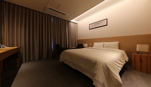 Standard Double (Breakfast surcharge 15000 KRW per person, contact Front Desk, last order 20:00)
