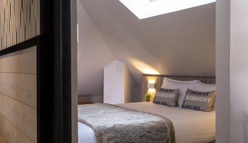 Habitación pequeña en el ático