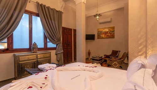 Habitación Deluxe doble, 1 cama de matrimonio grande, baño privado (05 BAB DEBAGH)