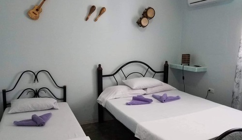 Habitación triple, baño privado