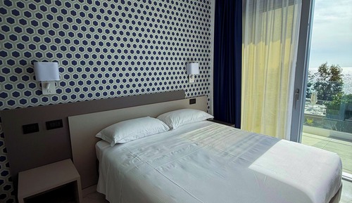 Habitación superior con 1 cama doble o 2 individuales