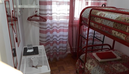 Habitación individual, baño compartido (Vermelho)