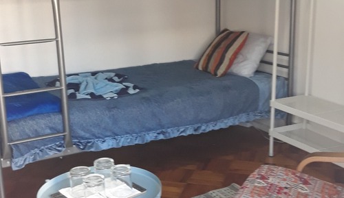 Habitación cuádruple familiar, baño compartido (Azul)