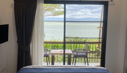 Habitación con 1 cama doble o 2 individuales, vistas al río, planta baja