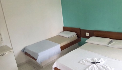 Habitación triple, varias camas