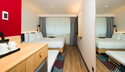 Habitación con Cama Queen — Sofá Cama