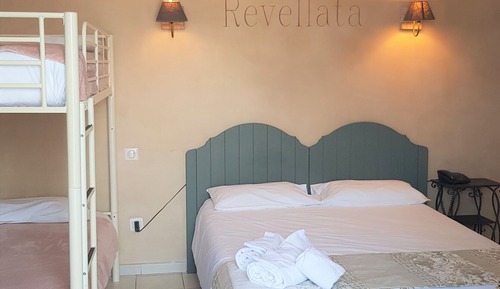 Habitación cuádruple, balcón (Mer)