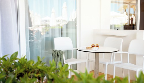 Estudio estándar, terraza, vistas parciales al mar
