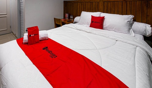 Habitación doble (RedDoorz)