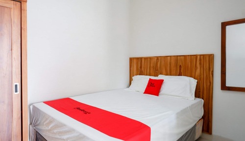 Habitación doble (RedDoorz)