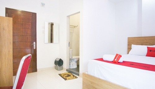Habitación doble (RedDoorz)