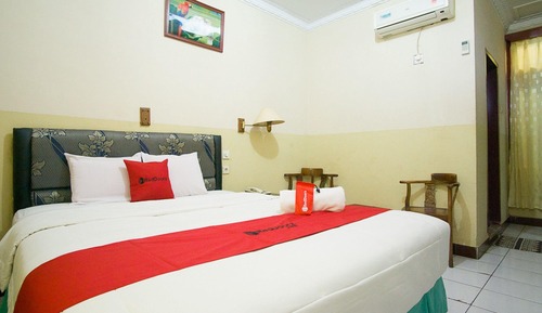 Habitación doble (RedDoorz)