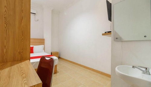 Habitación doble (RedDoorz)