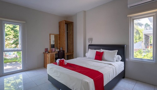 Habitación doble (RedDoorz)