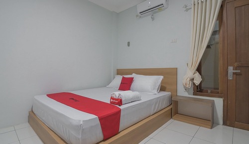 Habitación doble (RedDoorz)