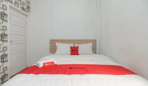 Habitación doble (RedDoorz)