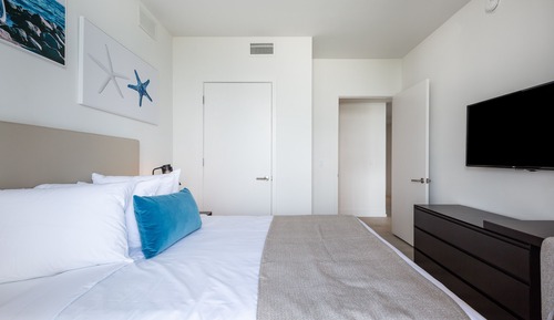 Suite de lujo, 3 habitaciones, cocina, vistas a la bahía