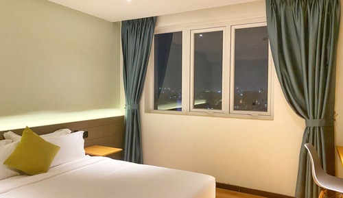 Habitación Business doble, 1 cama de matrimonio grande, vistas a la ciudad
