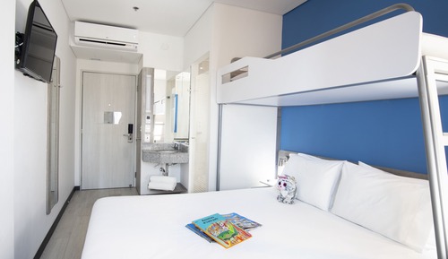 Habitación, varias camas