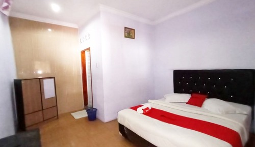 Habitación doble (RedDoorz)