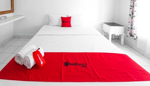 Habitación doble (RedDoorz)