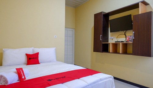 Habitación doble (RedDoorz)
