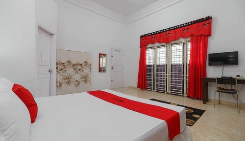 Habitación doble (RedDoorz)