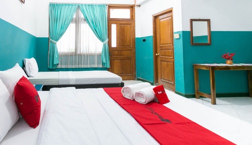 Habitación familiar (RedDoorz)