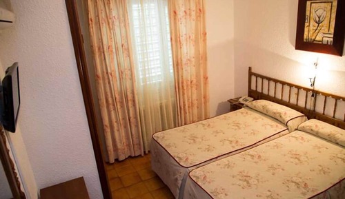 Habitación con 2 camas individuales