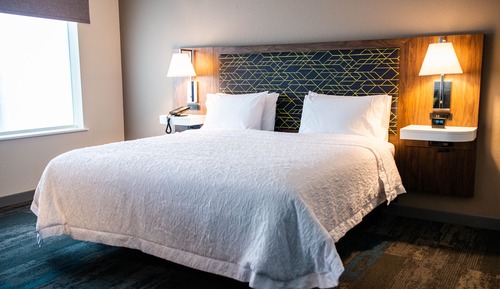 Habitación, 1 cama de matrimonio grande, frigorífico y microondas