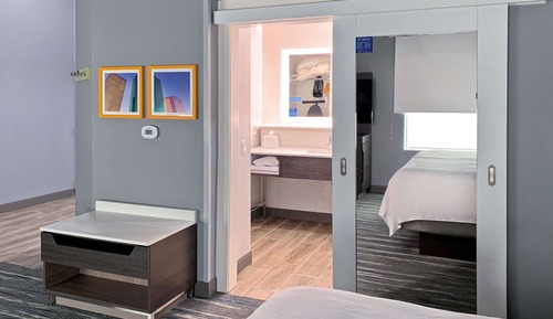 Estudio, 1 cama de matrimonio grande, no fumadores, frigorífico y microondas (Wet Bar)