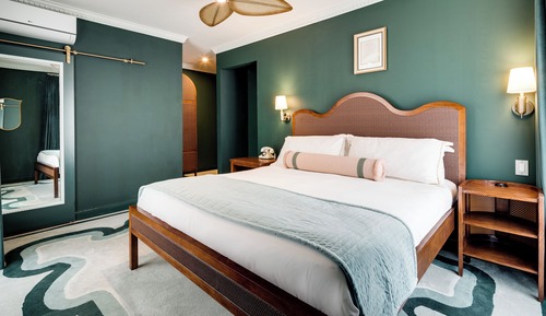 Habitación superior, 1 cama de matrimonio grande, balcón, vistas a la ciudad