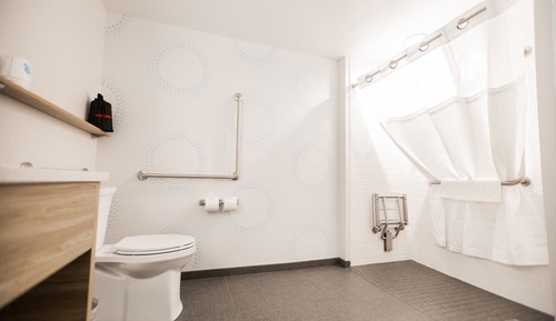 Habitación, 2 camas de matrimonio, accesible para personas con discapacidad (Hearing)