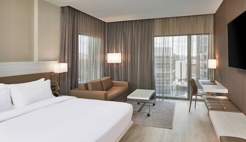 Habitación estándar, 1 cama de matrimonio grande con sofá cama (Mobility/Hearing Accessible, Tub)