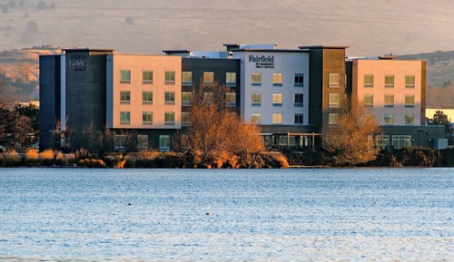 Suite, varias camas, vistas al lago