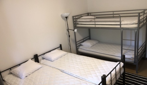 Habitación familiar (WC in room, shared shower)