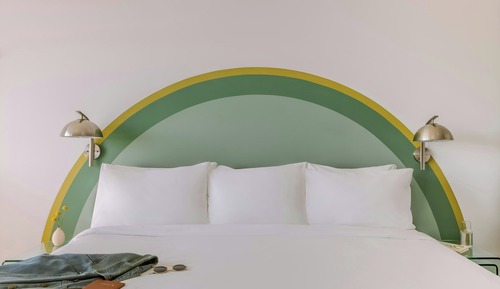 Estudio, 1 cama de matrimonio grande, balcón
