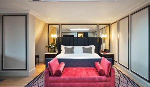 Suite (Skylight)