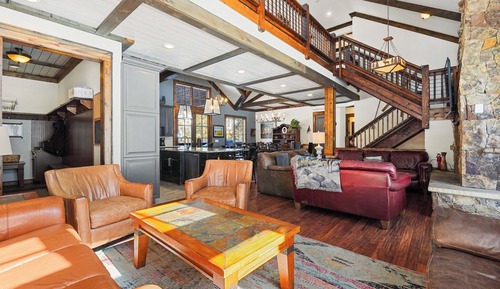 Casa (Multiple Bedrooms)