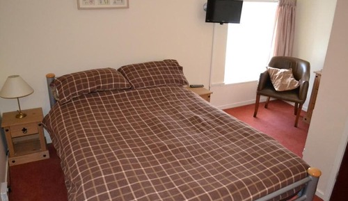 Habitación clásica con 1 cama doble o 2 individuales, baño privado, vistas al jardín