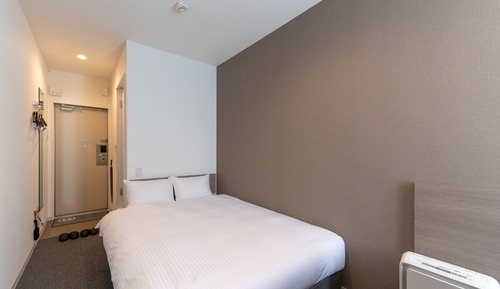 Habitación estándar doble, no fumadores (check-in is not available after 11PM)