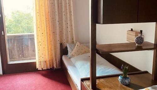 Habitación económica con 2 camas individuales, baño compartido (Hüttenzimmer Einzelbetten)