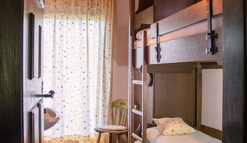 Habitación económica con 2 camas individuales, baño compartido (Hüttenzimmer Stockbetten)